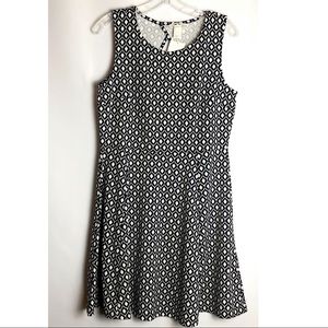 H&M Short Sleeve Black/White Skater dress Sz L NWT